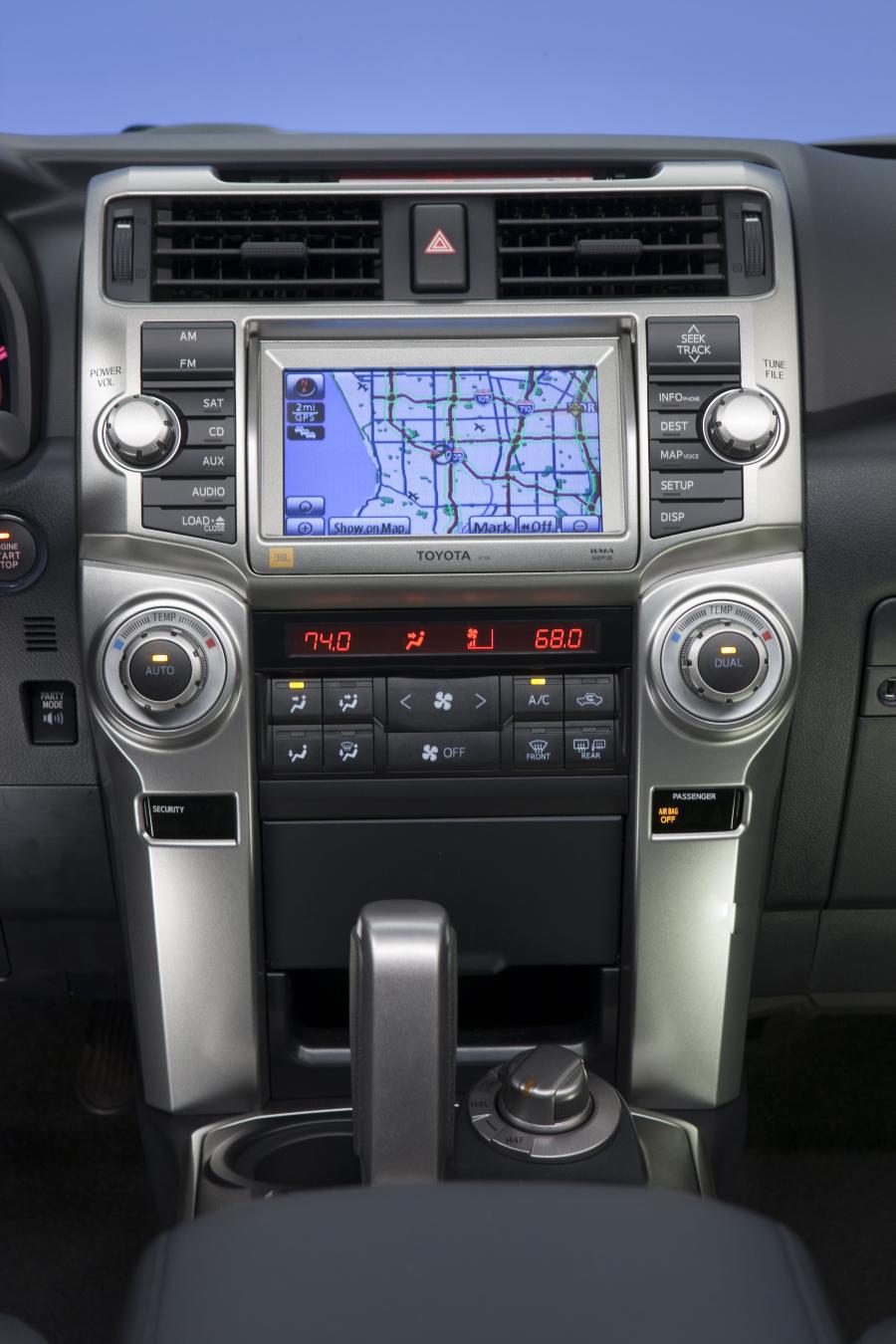  Toyota 4Runner Limited 2010 года  (фото 17 из 48)